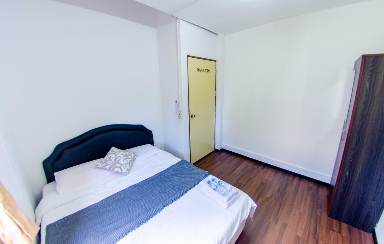 Poni Homestay Muara Exterior foto
