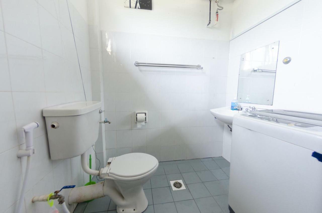 Poni Homestay Muara Exterior foto