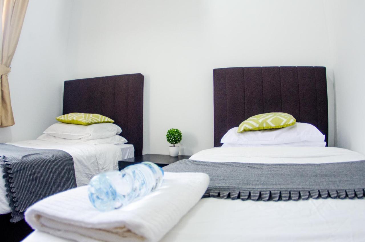 Poni Homestay Muara Exterior foto